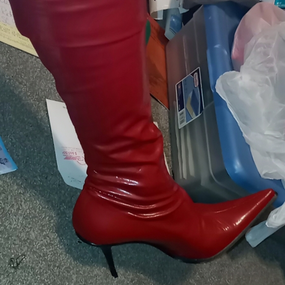 Shoes - Picture 7 of 8